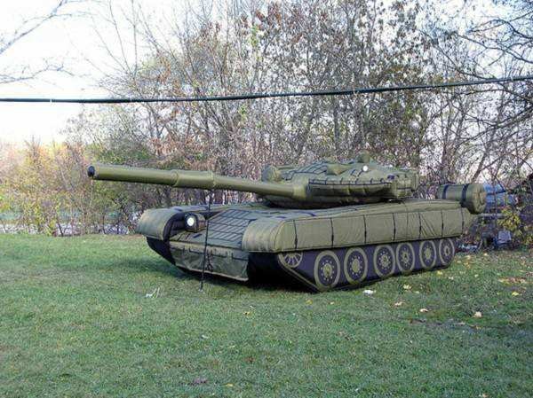 乌鲁木齐陆地军事假目标坦克